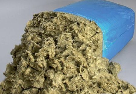 Termoisolamento con insufflaggio di fiocchi di lana di roccia